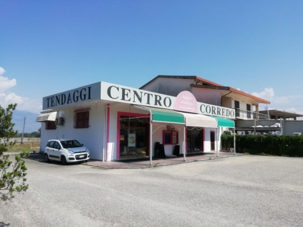 Attivita' commerciale Centro Corredo