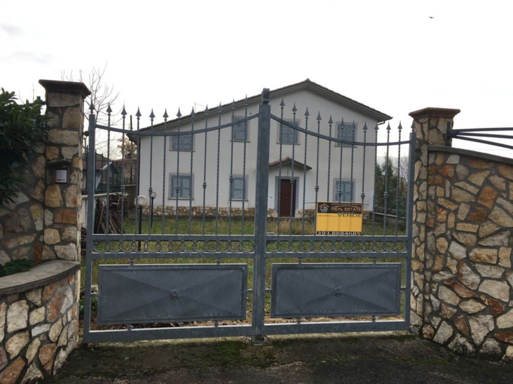 villa con giardino