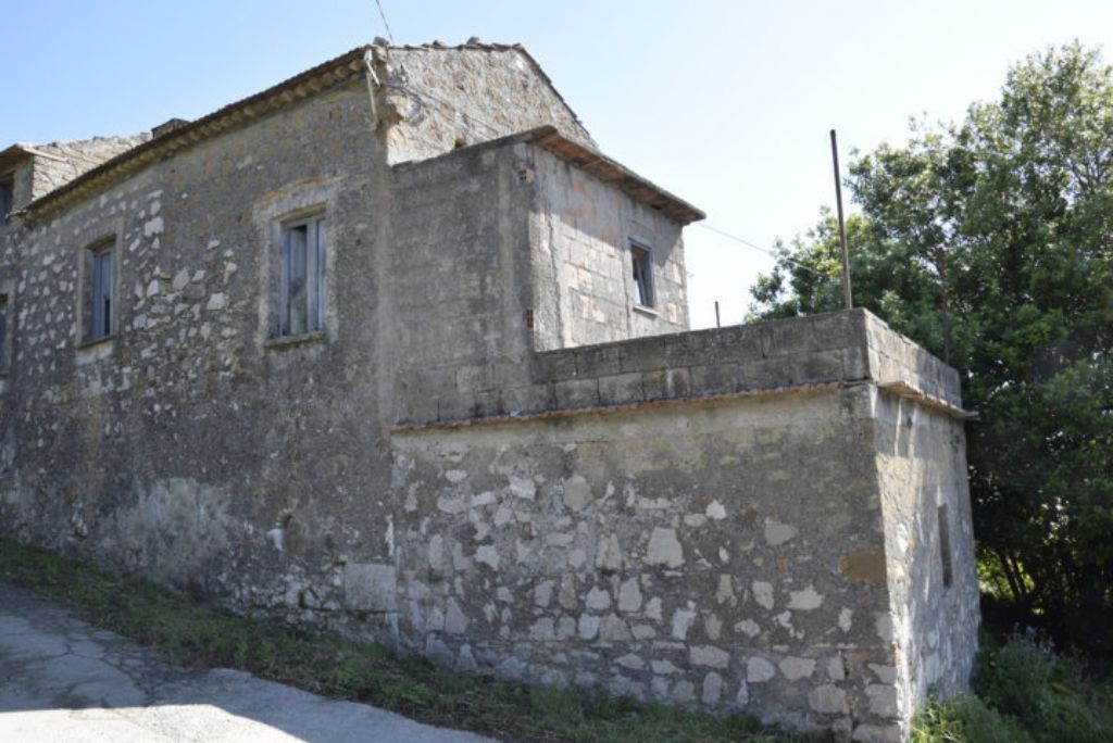 Casolare con terreno