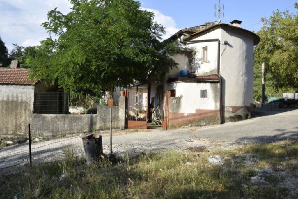Fabbricato in collina