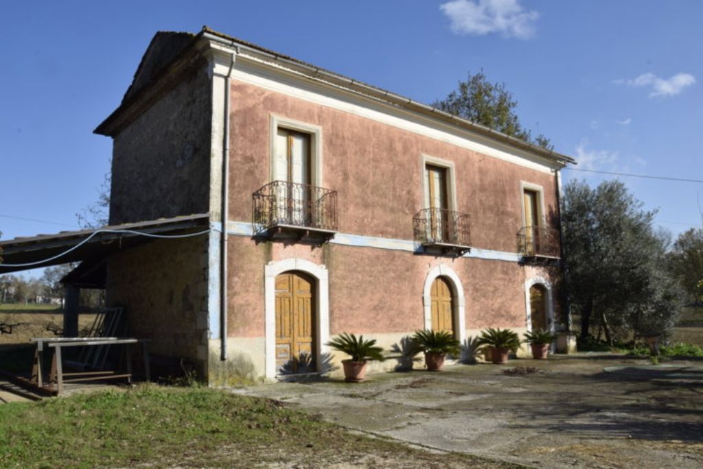 Casolare con terreno