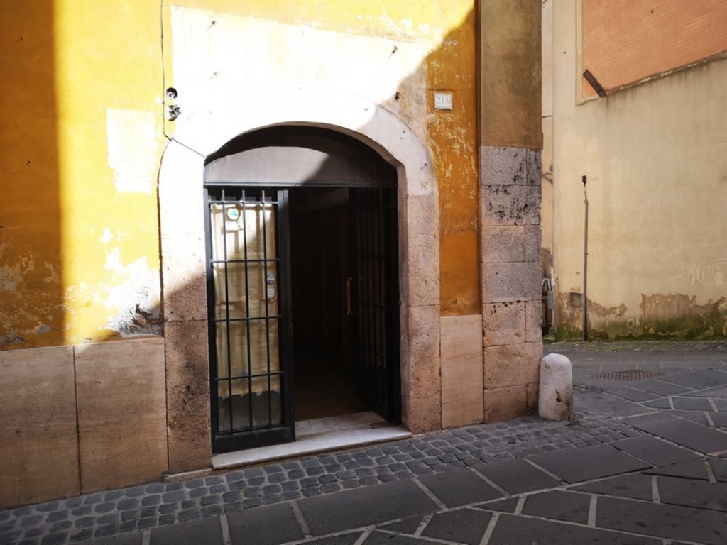 LOCALE COMMERCIALE