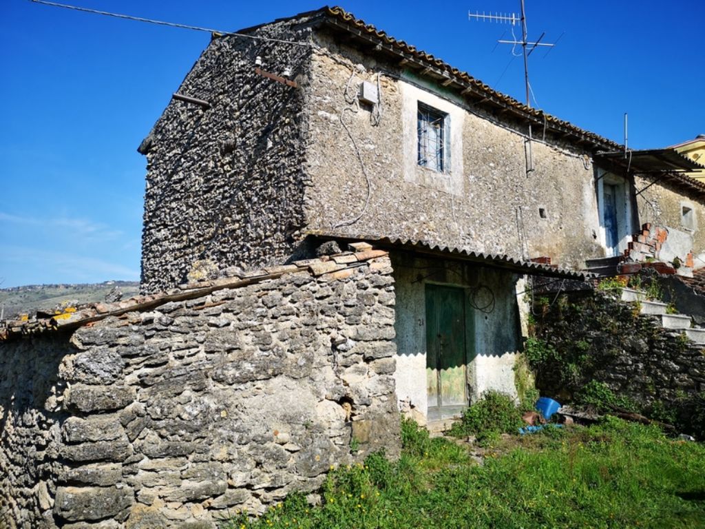 Rustico in posizione soleggiata