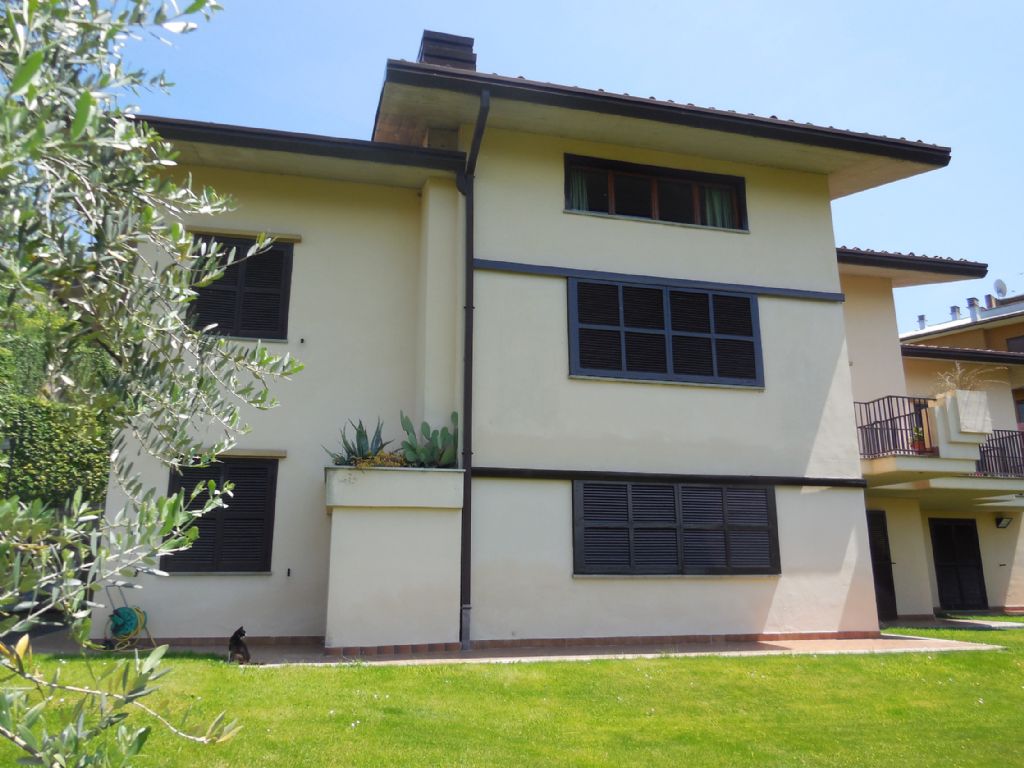 VILLA CON GIARDINO