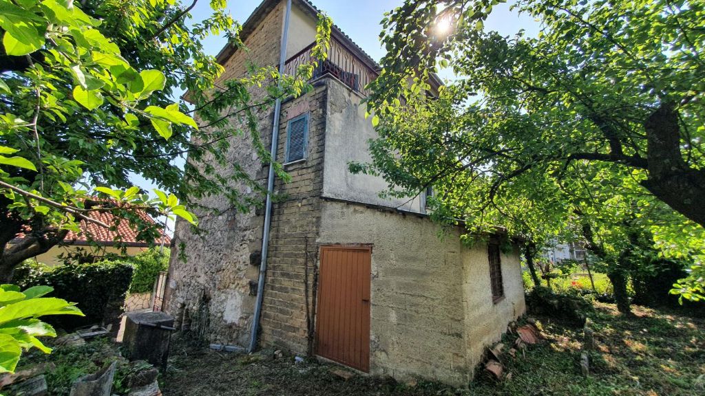 Casa indipendente con giardino