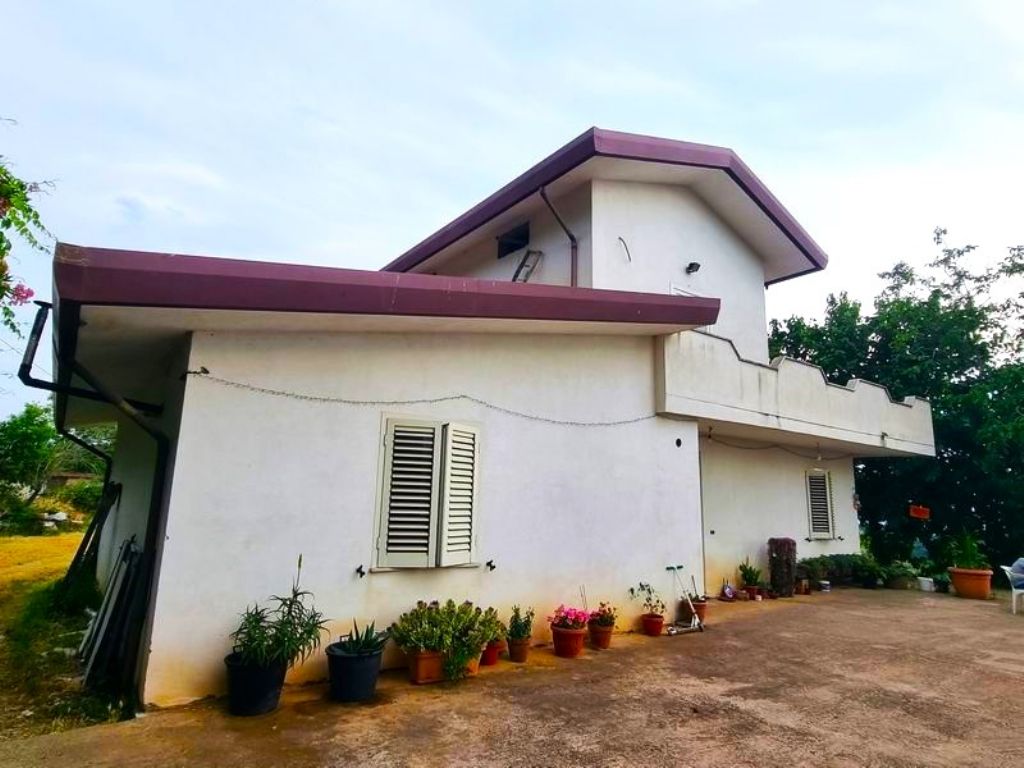 Ampia villa con vista panoramica
