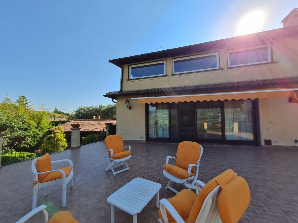 VILLA CON DEPANDANCE