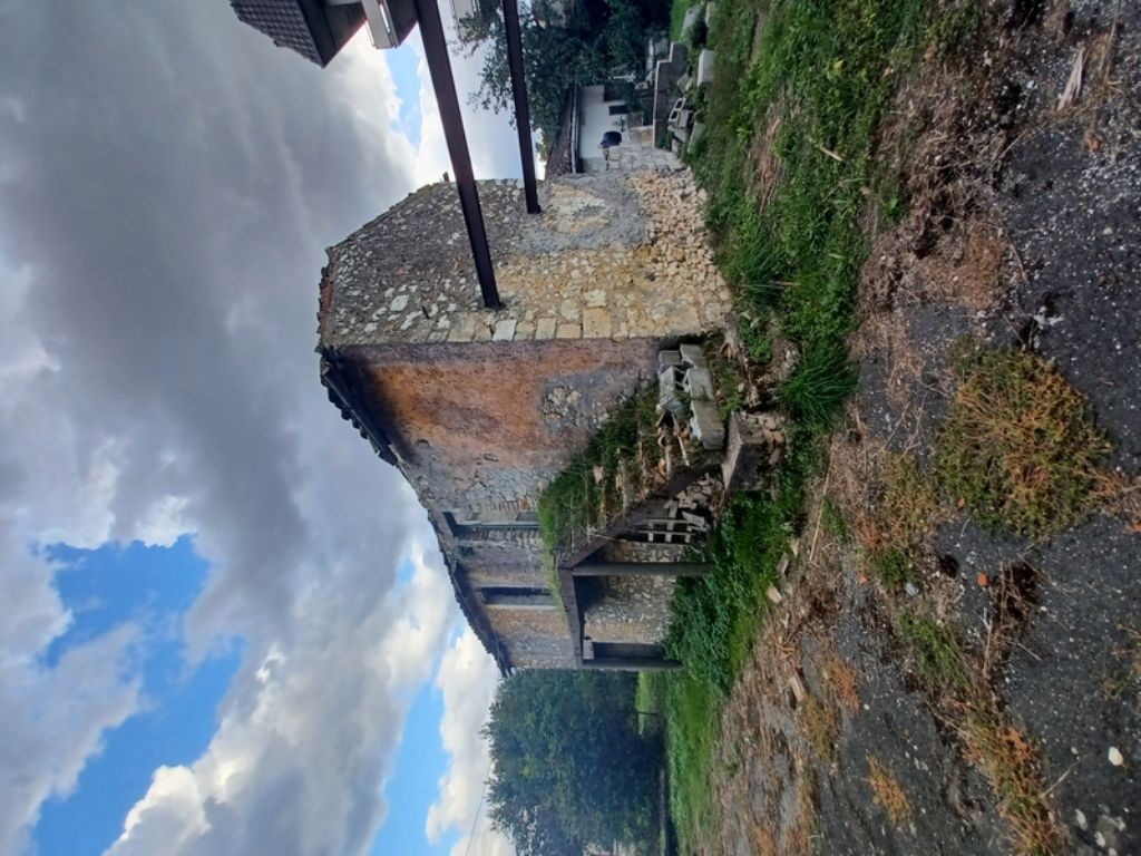 FABBRICATO CON TERRENO