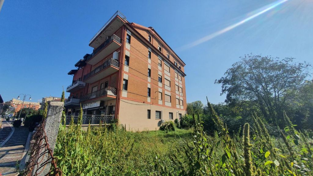 Trilocale in zona centrale uso investimento