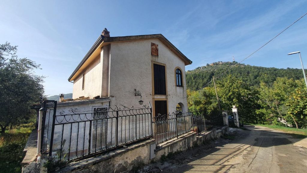 Casa indipendente sulle colline ciociare