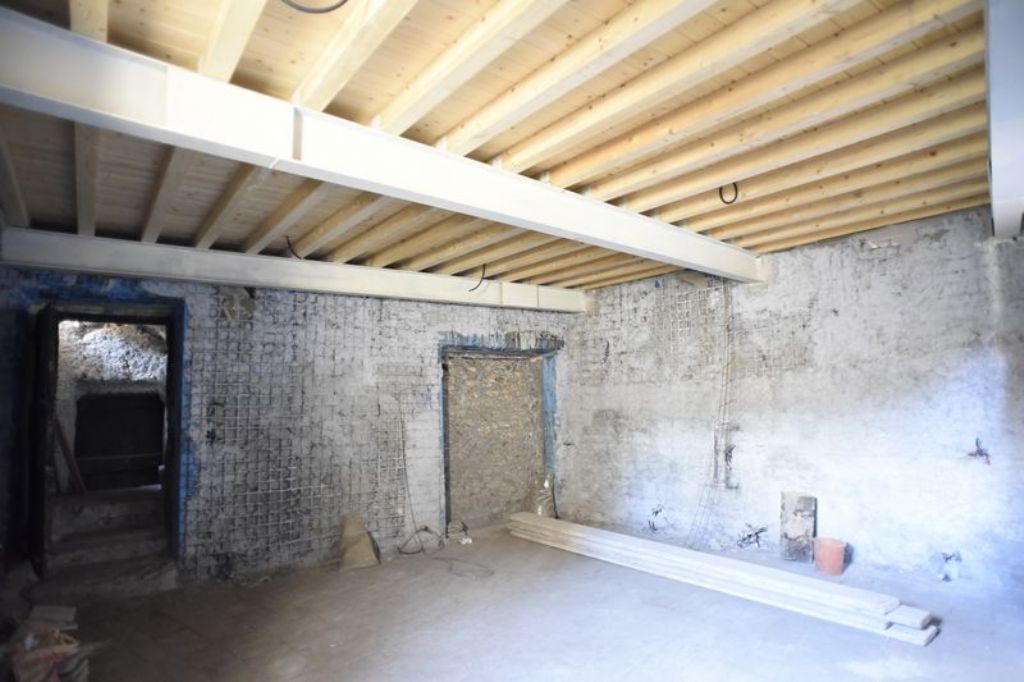 Appartamento allo stato grezzo