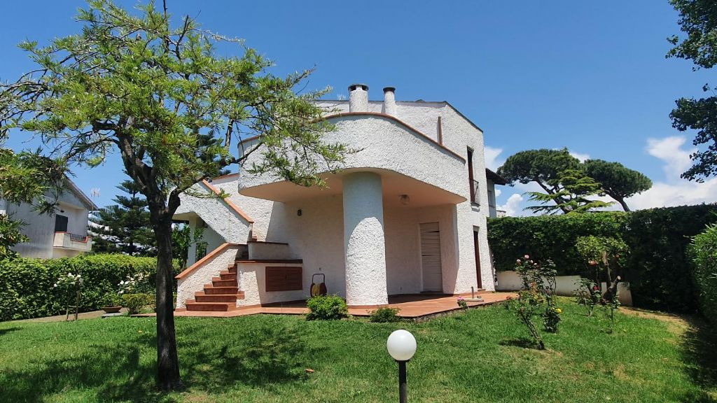 Villa su 2 livelli con giardino