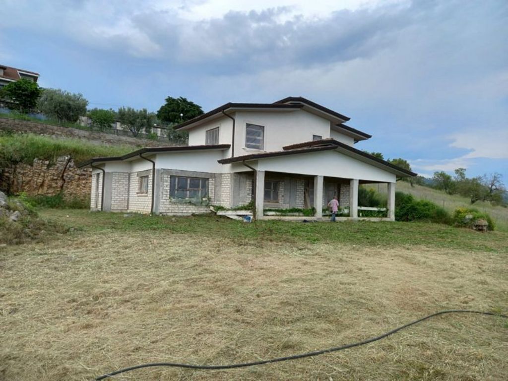 VILLA SU DUE LIVELLI
