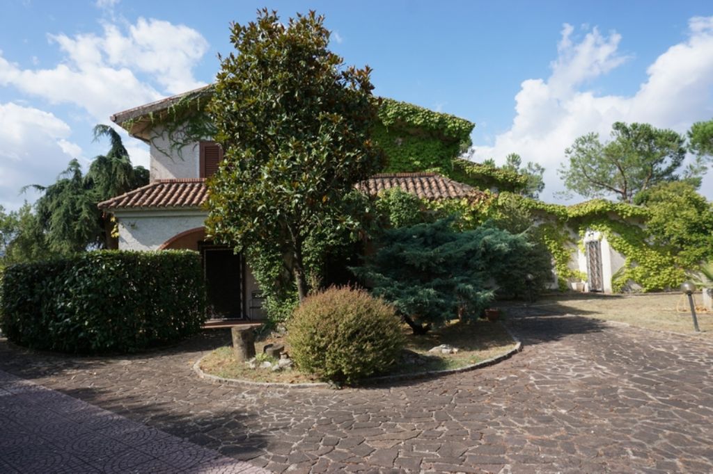 VILLA CON GIARDINO