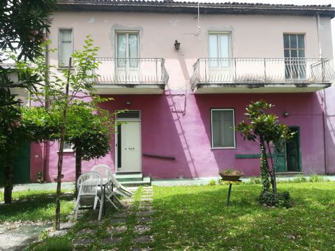 Palazzina con giardino.