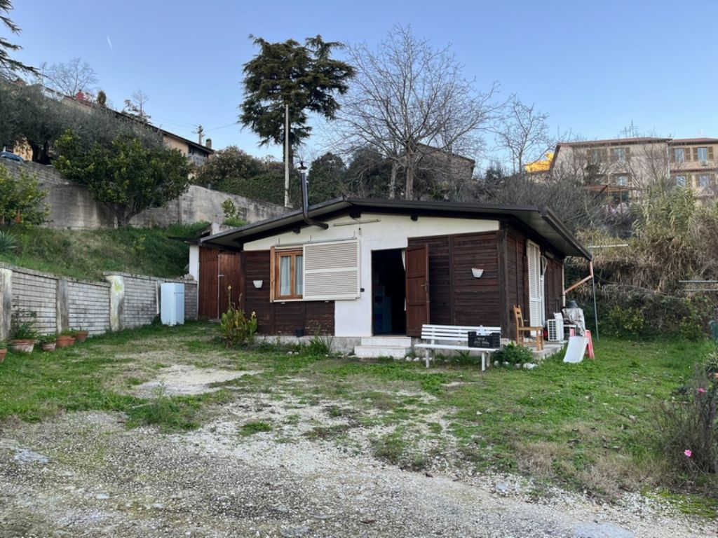 CASA INDIPENDENTE CON TERRENO 