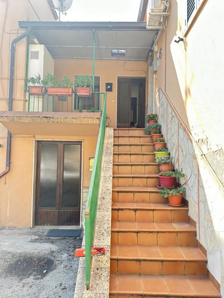 APPARTAMENTO CON CORTE