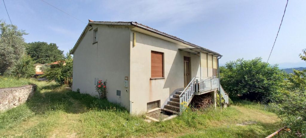 Casa indipendente con terreno