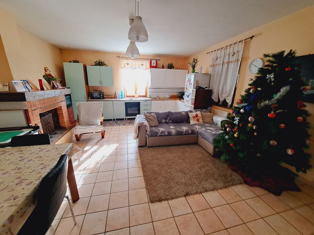 SEMI-INDIPENDENTE CON TERRAZZO, GIARDINO E TERRENO