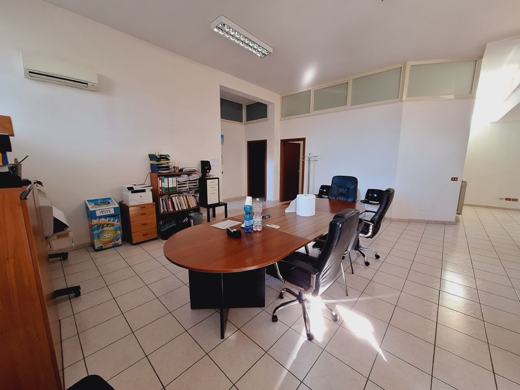 LOCALE COMMERCIALE