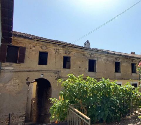 Palazzo storico nel centro di Morolo 