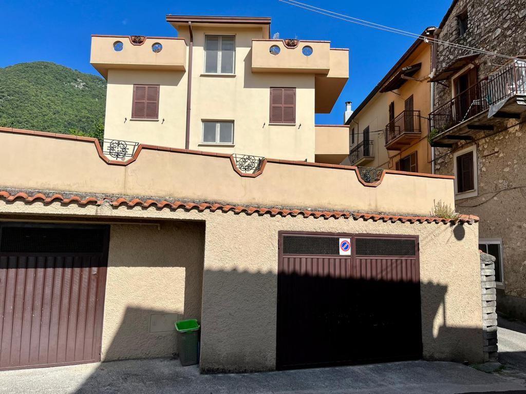 Casa indipendente con terrazzo 