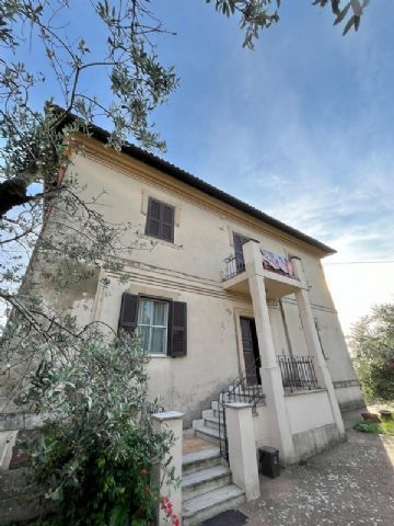 APPARTAMENTO CON POSTO AUTO 