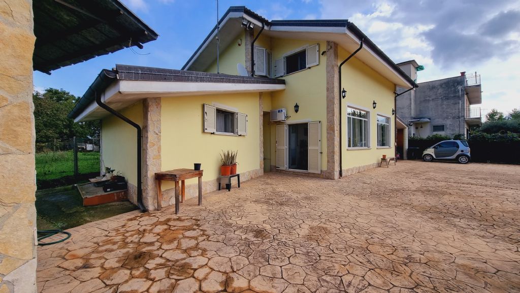 VILLA CON GIARDINO