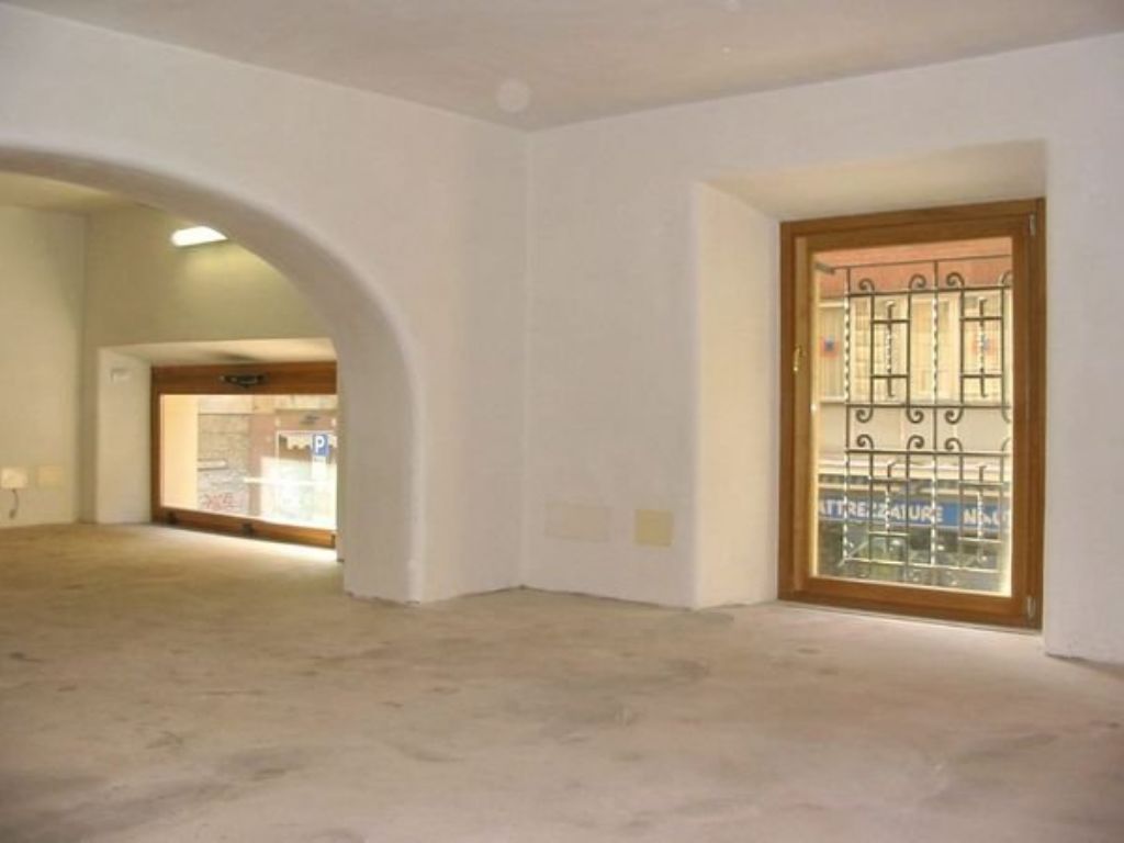 Locale in affitto in Piazza Cavour, Prati, Mazzini, Roma