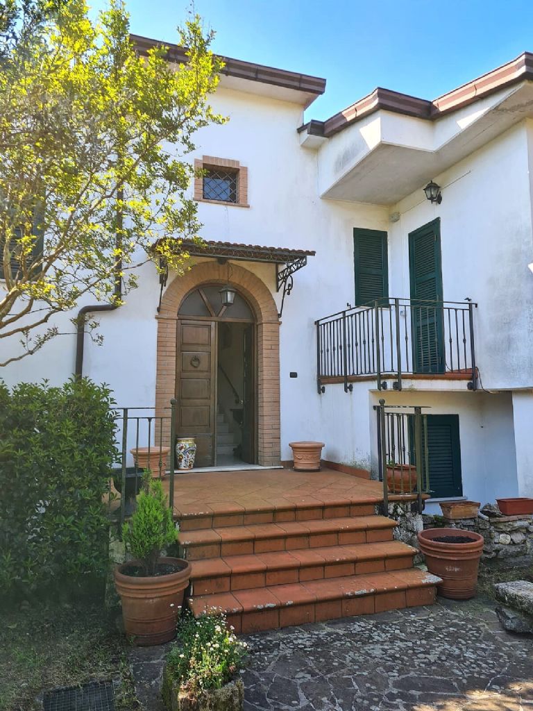 Semindipendente con Corte, Giardino e Terreno