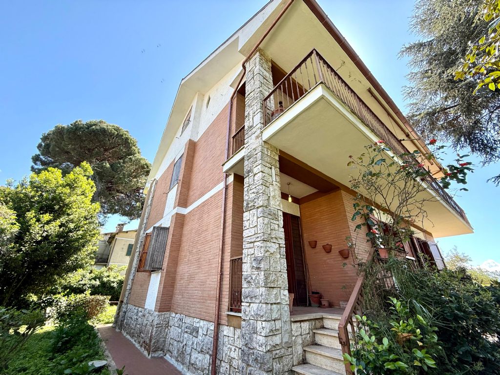VILLA CON GIARDINO E GARAGE