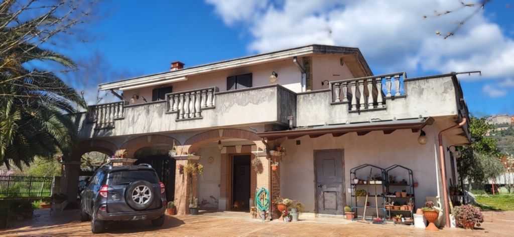 VILLA INDIPENDENTE CON AMPIO TERRENO – VIA FILONARDA, ANAGNI