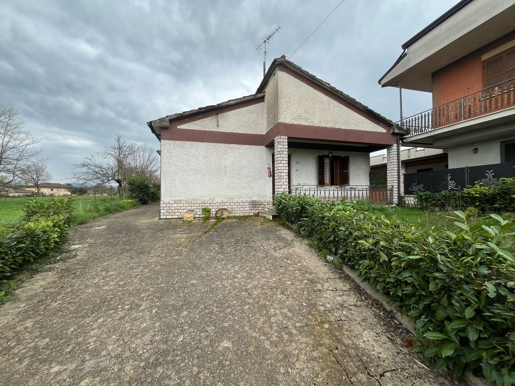 Casa indipendente con giardino