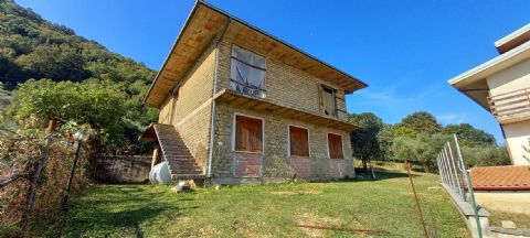 Casa indipendente con terreno