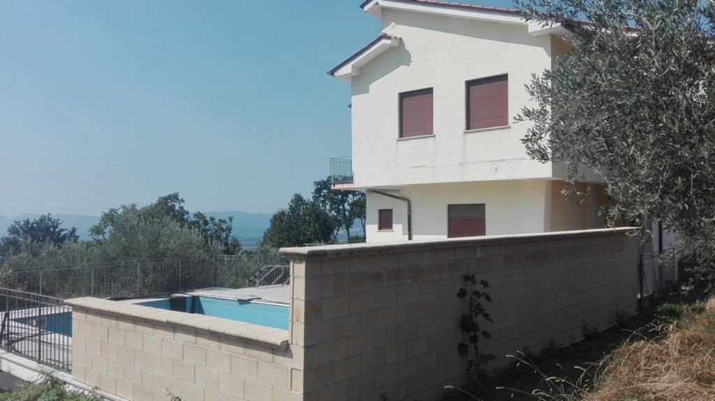 villa con piscina