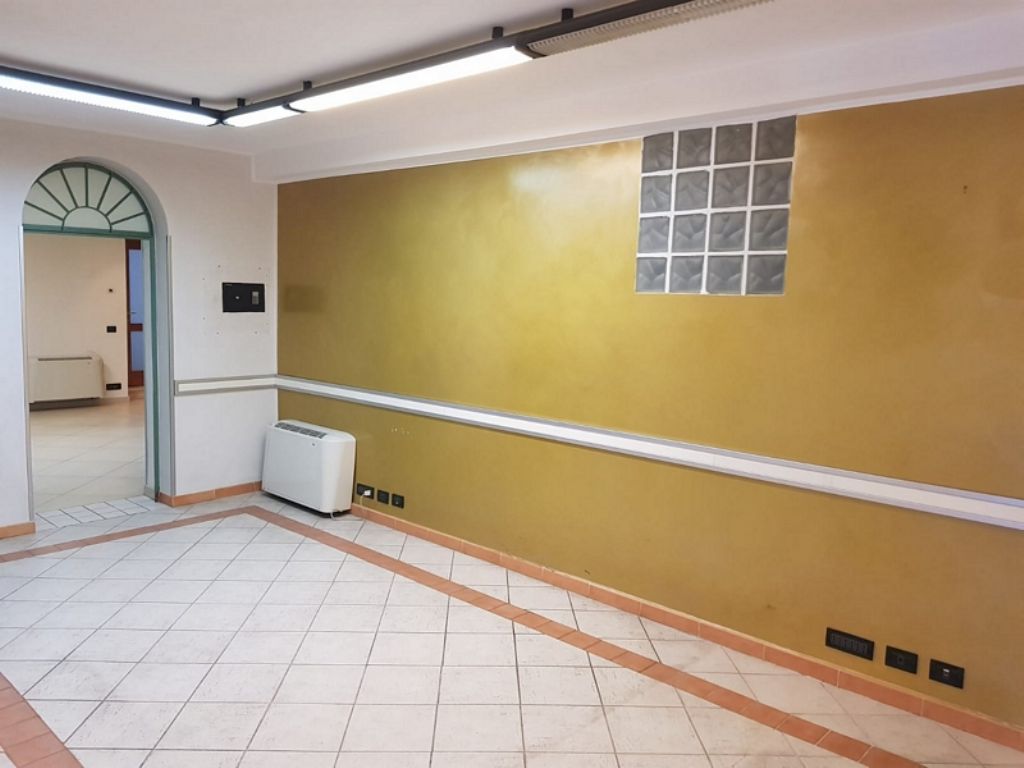 Locale commerciale ristrutturato