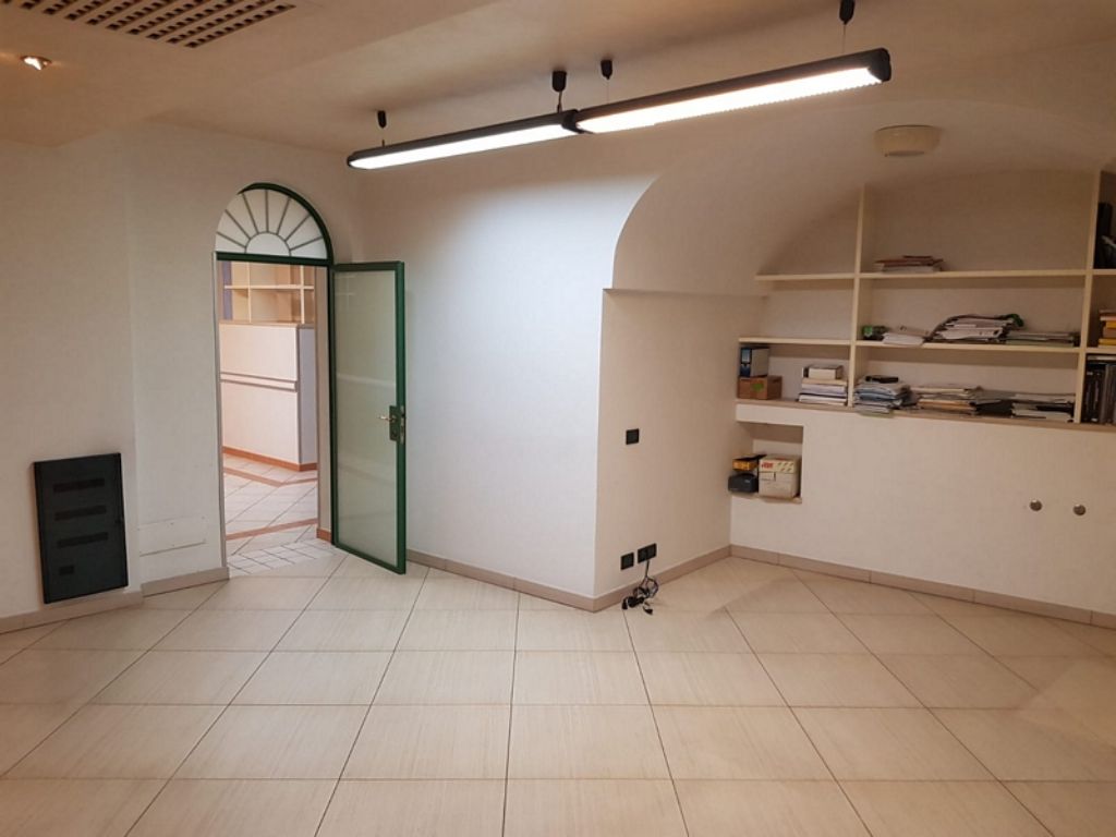 Locale commerciale ristrutturato
