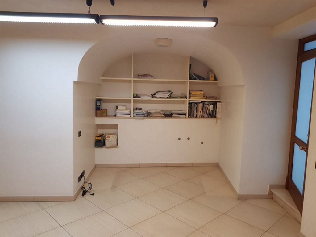 Locale commerciale ristrutturato