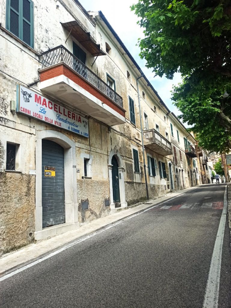 locale commerciale