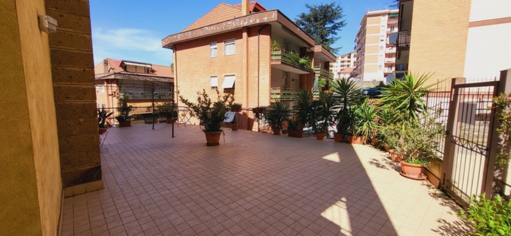 Ampio appartamento recente costruzione con terrazzo - garage - Posto auto