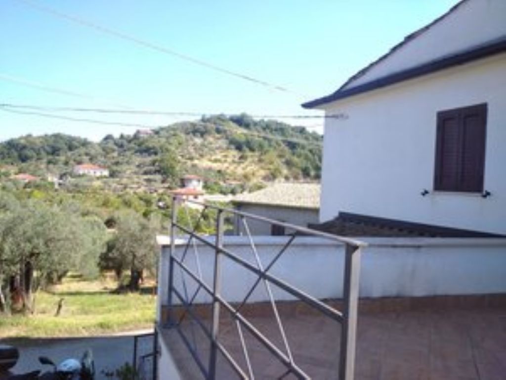 Casa indipendente in Via Colli